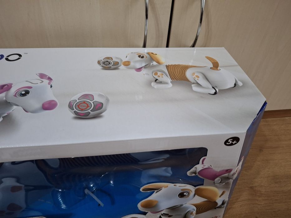 Куче робот с кутия