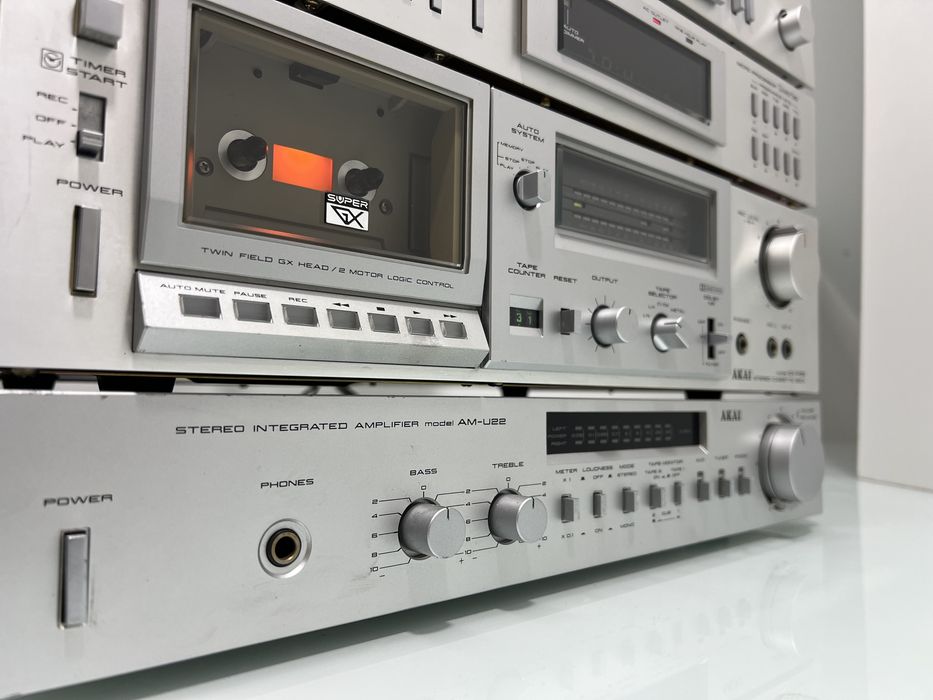 Linie AKAI: Amplificator Akai AM-U22, Deck Akai GX-F25, Audio Timer Akai DT-200, Tuner Akai AT-V04, Pickup Akai AP-B20C