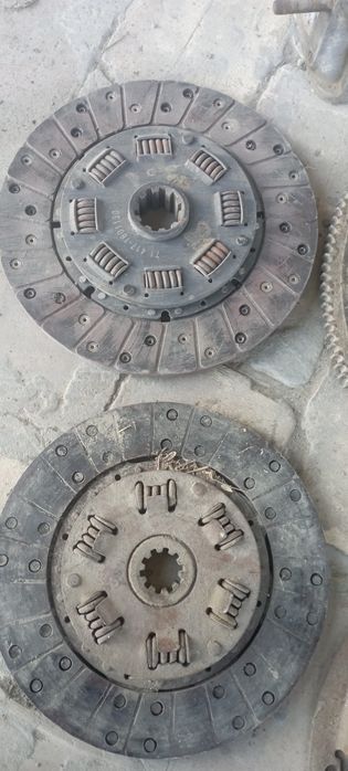 Uvaz zapchastlari sotiladi..