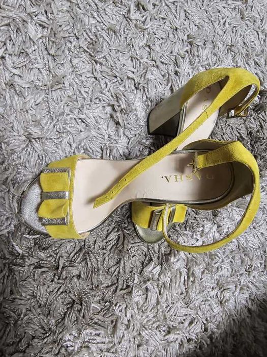 Sandale din piele cu toc