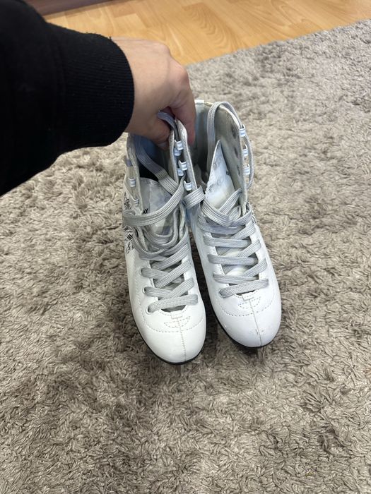 Продам коньки в отличном состоянии