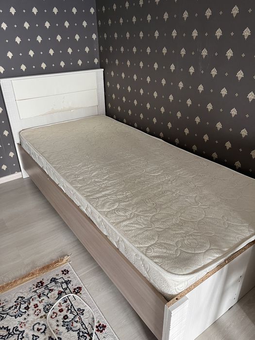 Продаем Кровать с Матрасом