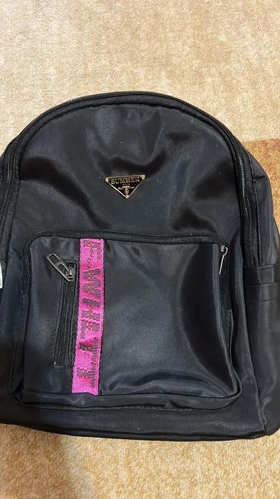 Дамска раница в отлично състояние.