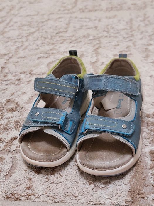 Продам сандали для мальчика