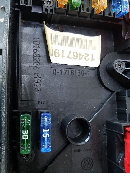 Panou sigurante 2.0 tdi vw golf 5 1k 1k0937125a