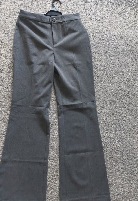 Pantaloni noi evazati măr.36