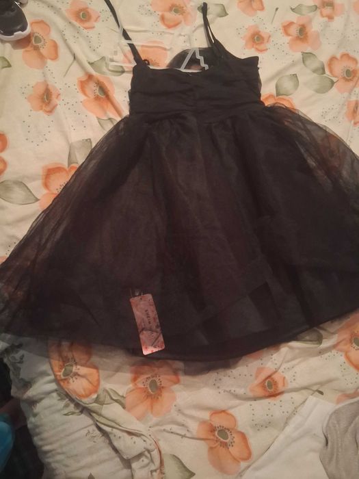 Черна Рокля стилна.