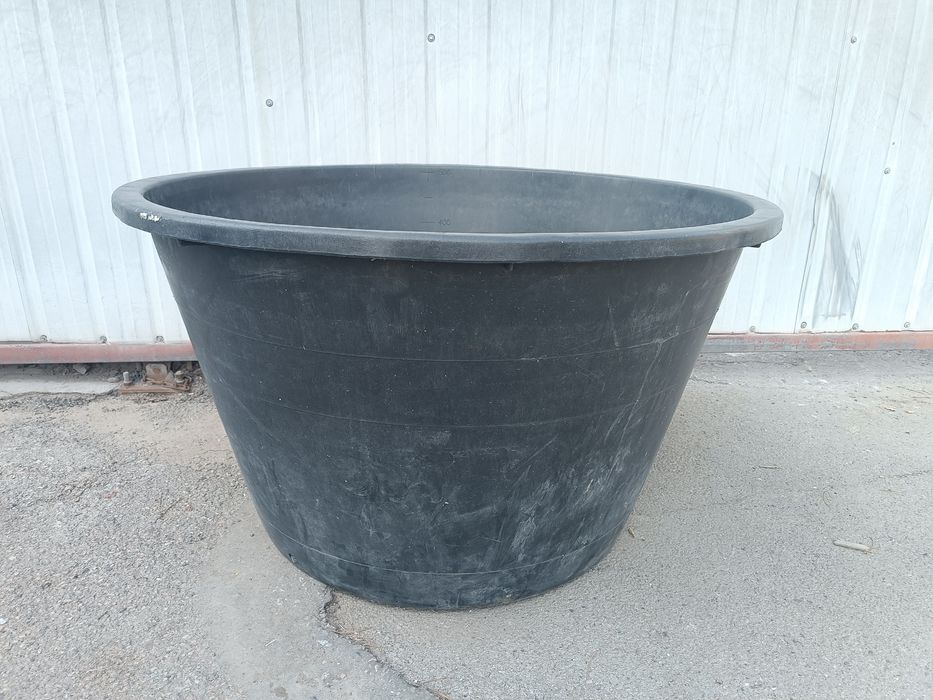 Продам вазон пластиковый большой