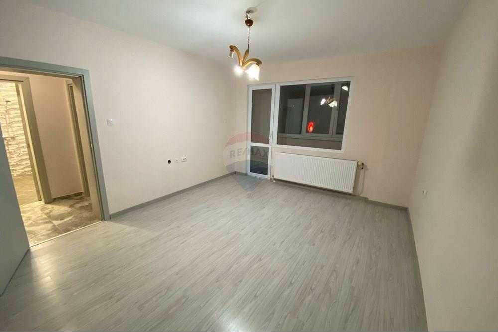 Продава се Тристаен апартамент в Разград, Център - 99 кв.м за 1808 €/кв.м - Снимка #11