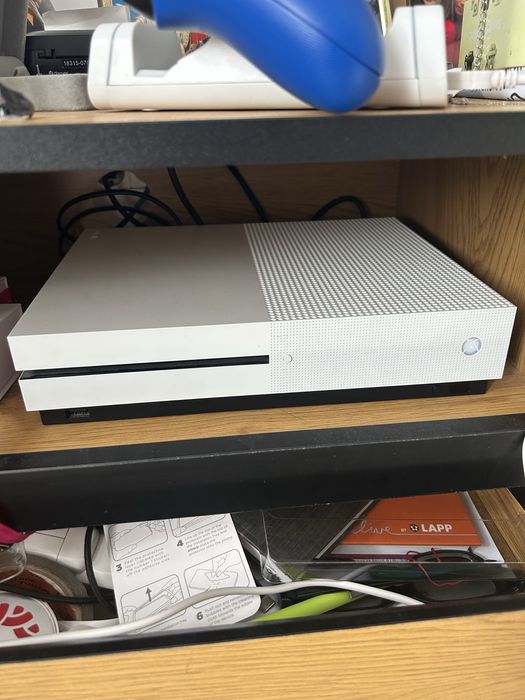 Xbox One S 1TB Stocare