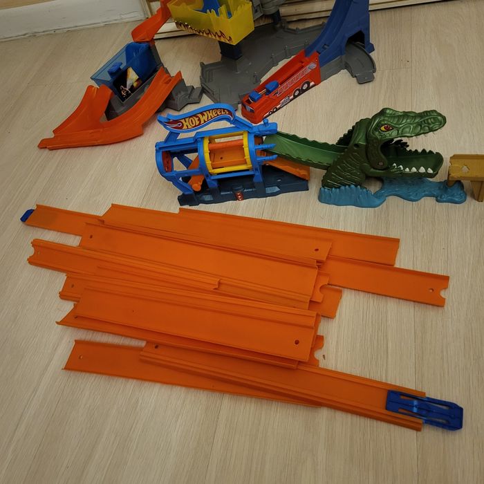 Трассы хот вилс и автовоз