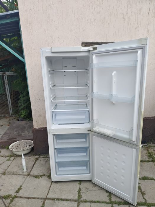 Продается холодильник самсунг