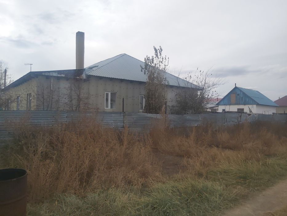 Продам дом в п. Талапкер.