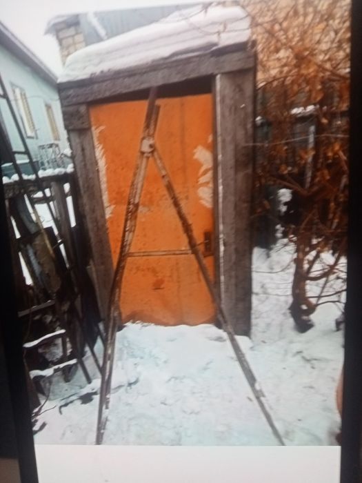 Продам лестницу стремянку высота 2 м