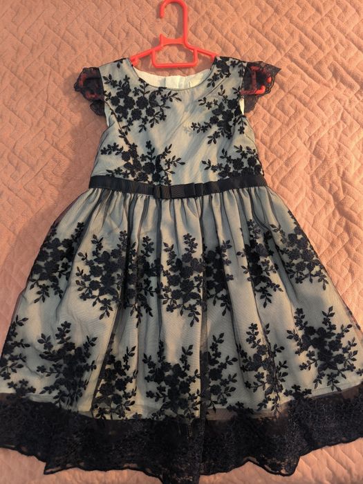 Продам платье на 4-5 лет