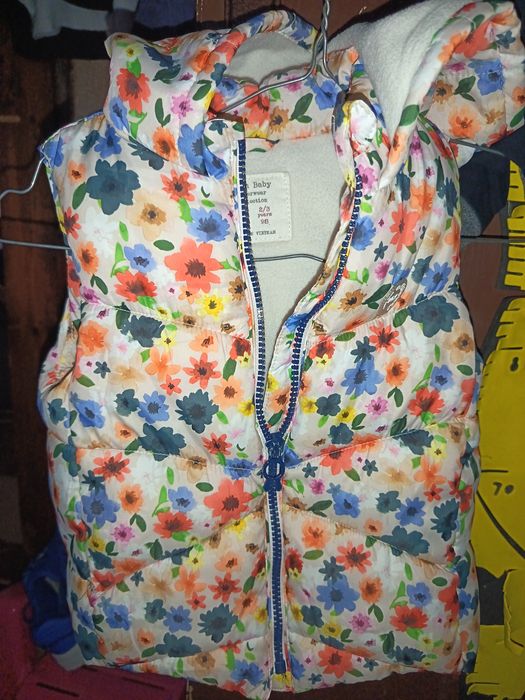 Дрехи за малка госпожица 2-4 години.