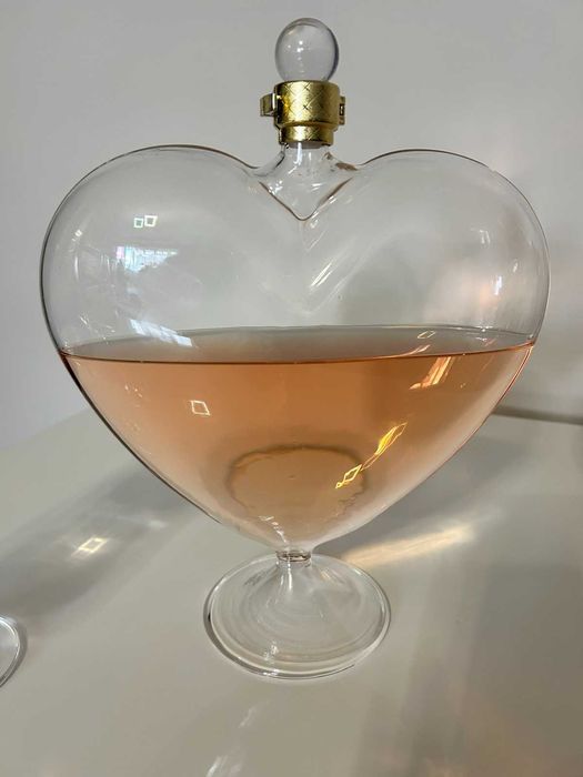 Стъклена бутилка във формата на сърце!