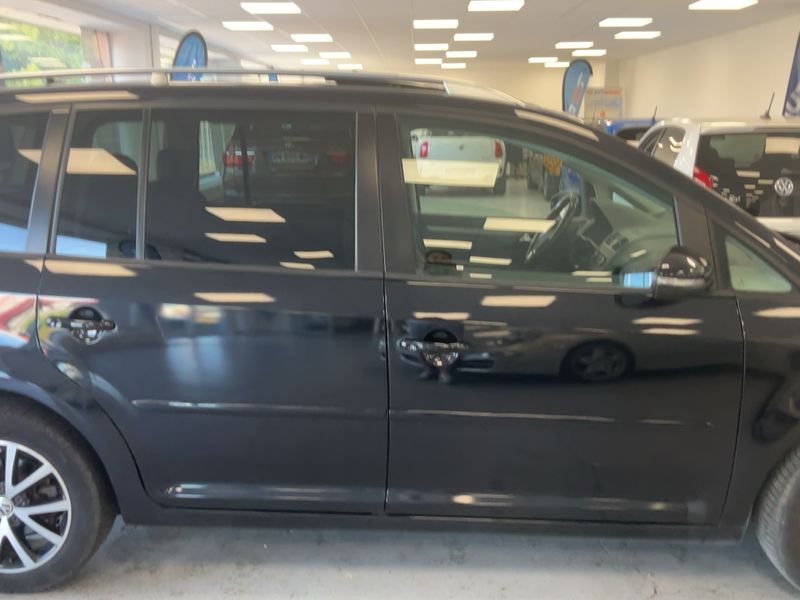 Volkswagen Touran 2.0 TDI Design Edition 2011