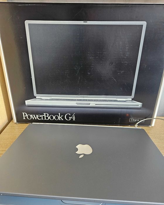 Ретро Apple PowerBook G4 Ti DVi, Mac OS 9, Mac OS X Tiger и PowerBook G4 12" с оригинални опаковки
