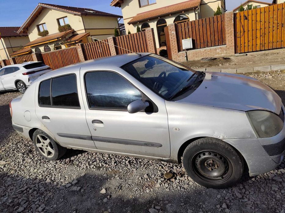 Vând Renault Clio 1.4 gpl.Pretul este fix-3200 lei