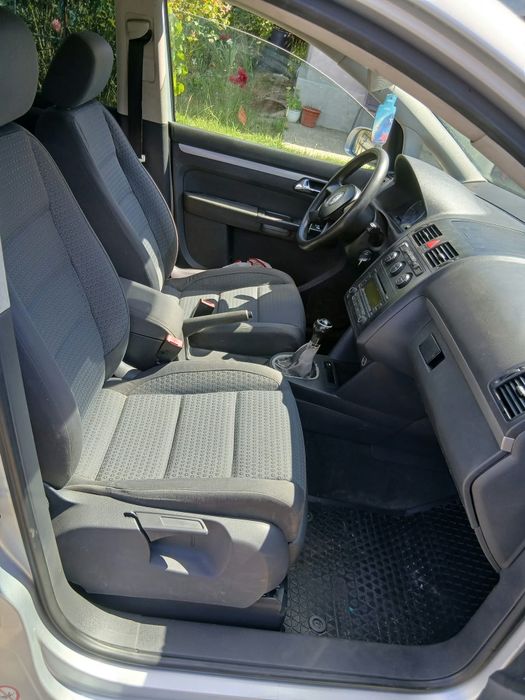 Vând Volkswagen Touran