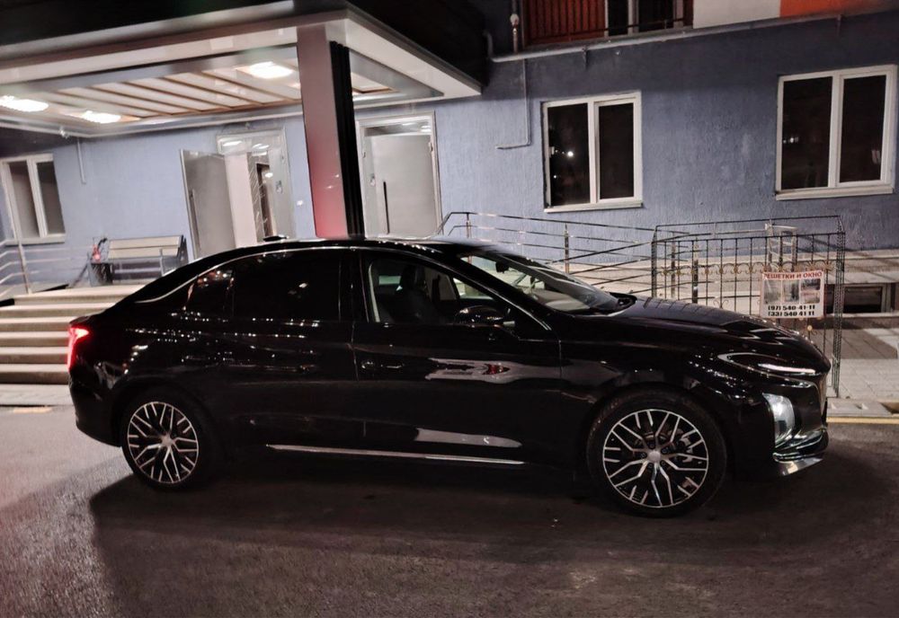 Hongqi eqm5 2021 sotiladi