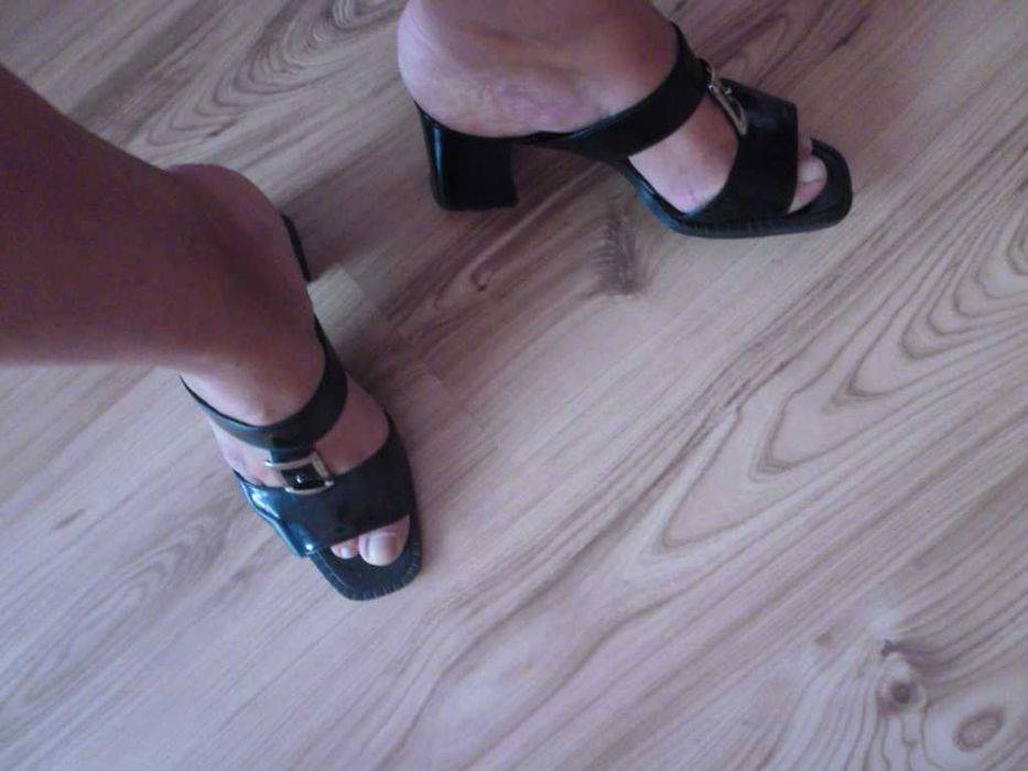 отворени черни,черни с златно обувки