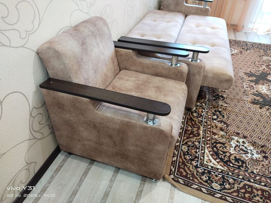 Продам диван с креслом