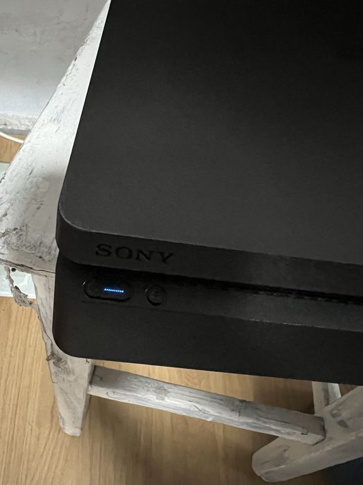 PS4 Slim Modat + 2 controllere