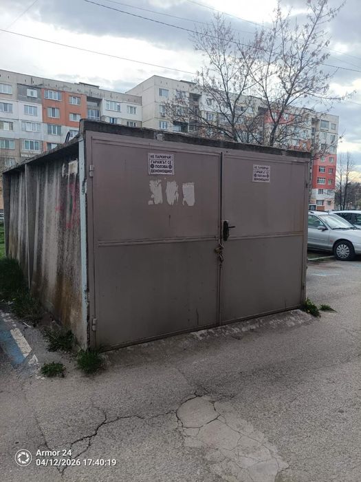 Масивен бетонен гараж