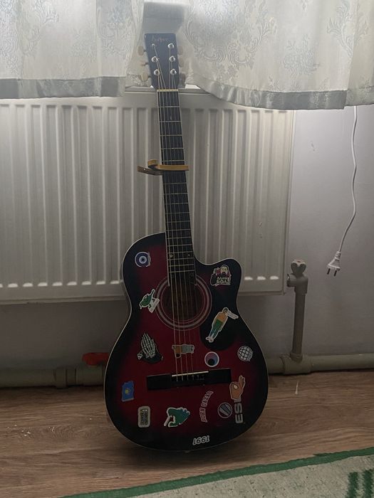 Продам Гитару 10мын