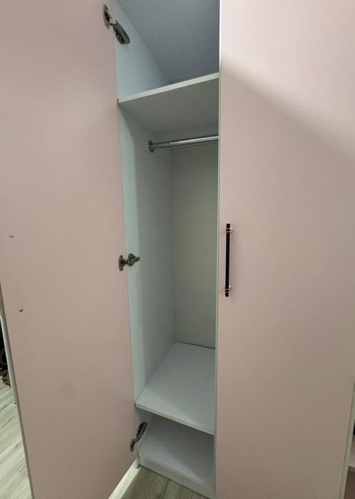 Продается шкаф со столом,полками