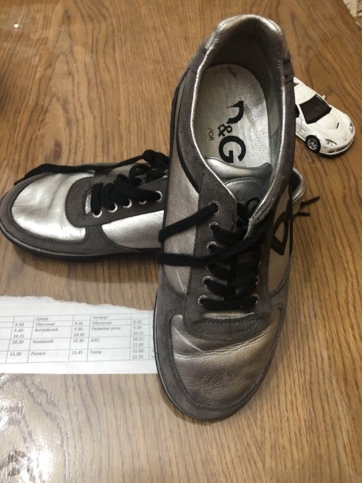 Продам кроссовки на мальчика