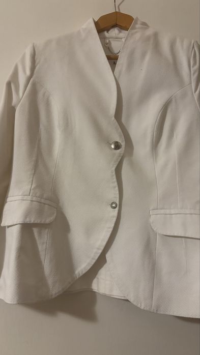 Бяло сако дизайнерско ново