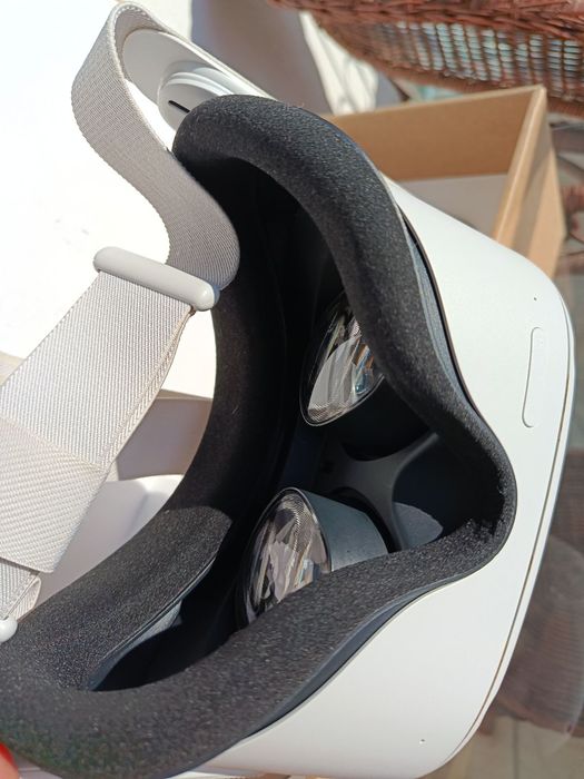 VR очила Meta Quest 2 256GB с KIWI аксесоари  Като НОВ