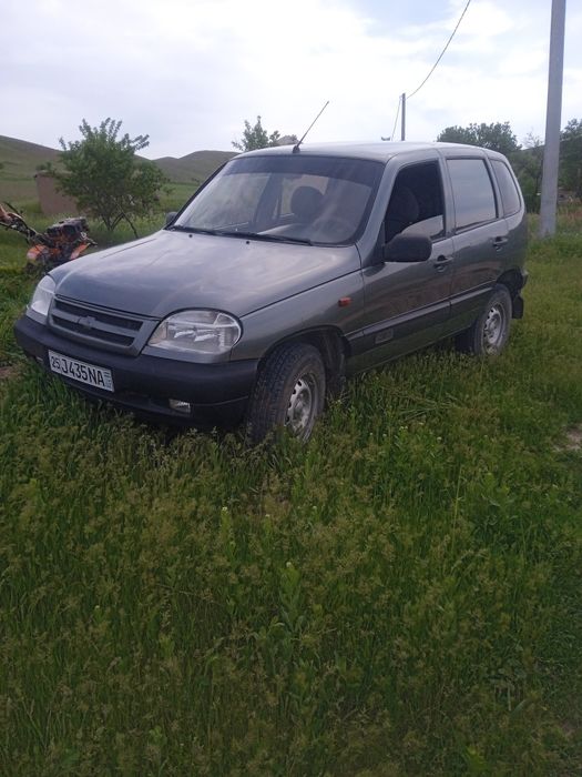 Chevrolet Niva 4x4 sotiladi
