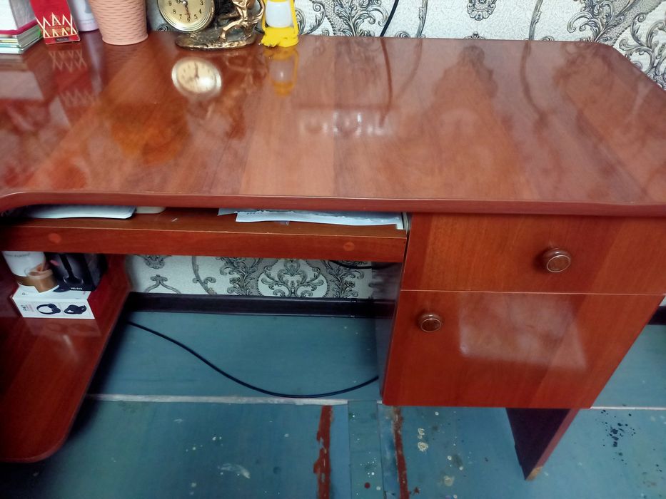 Продаётся компьютерный стол