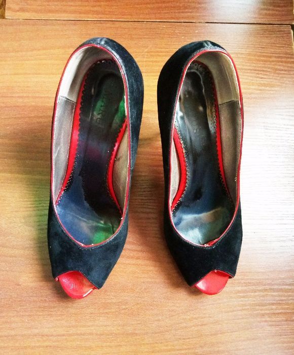 Туфли черные на шпильках