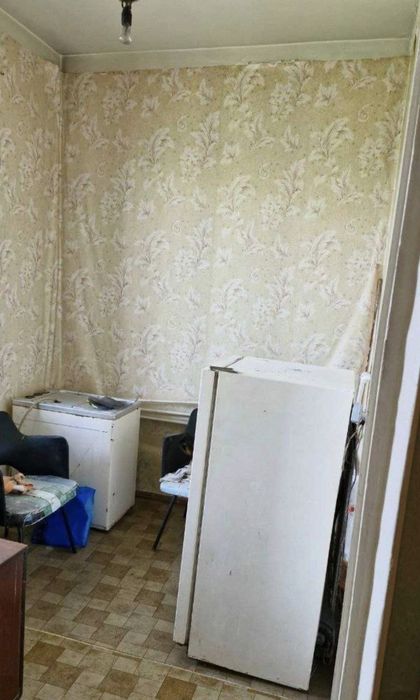 Юнусабад 11 квартал. Продается квартира 2/4/4