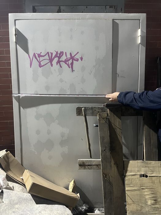 Дверь металлическая 140х210