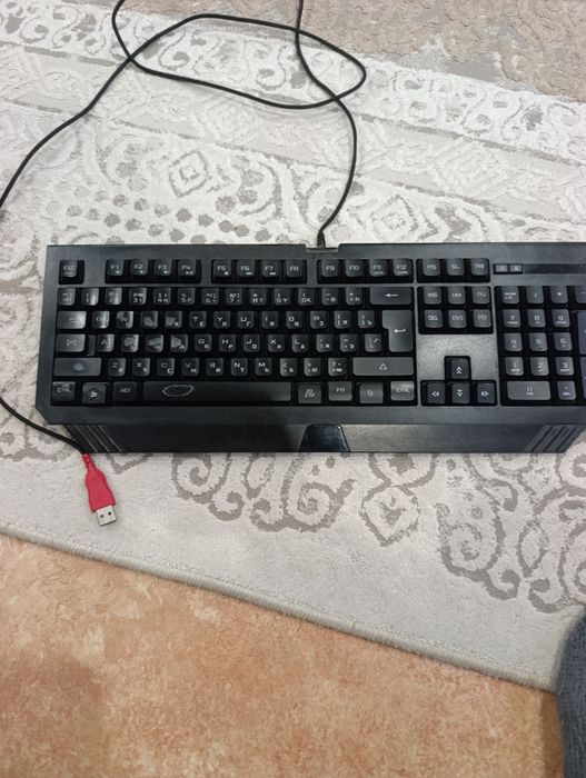 Продам клавиатуру