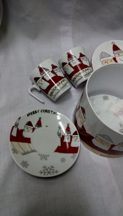 Комплект 2бр. чаши за кафе с чинийки и коледни мотиви и кутия.