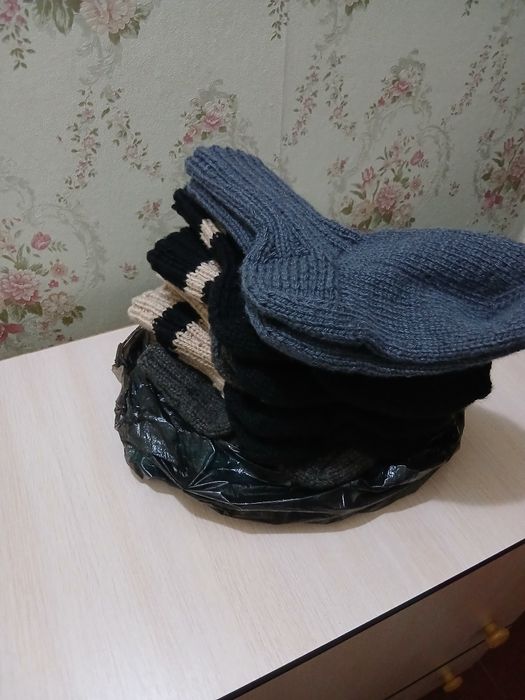 Разные носки вязанные