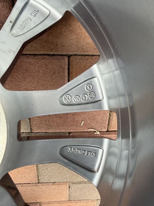 Janta Aliaj Model Soho Originala Vw Passat B8 215/55/17 Pirelli Vara