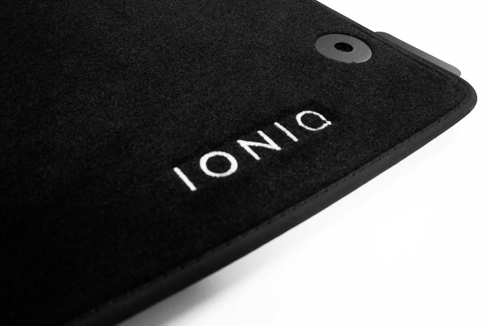 Стелки за Хюндай IONIQ Оригинални Чисто Нови Мокетни Черни