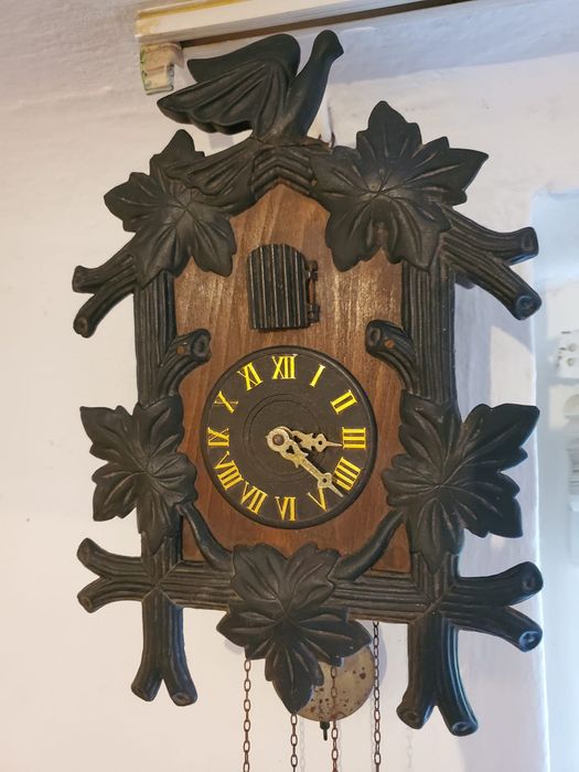 Ceas cu cuc din lemn