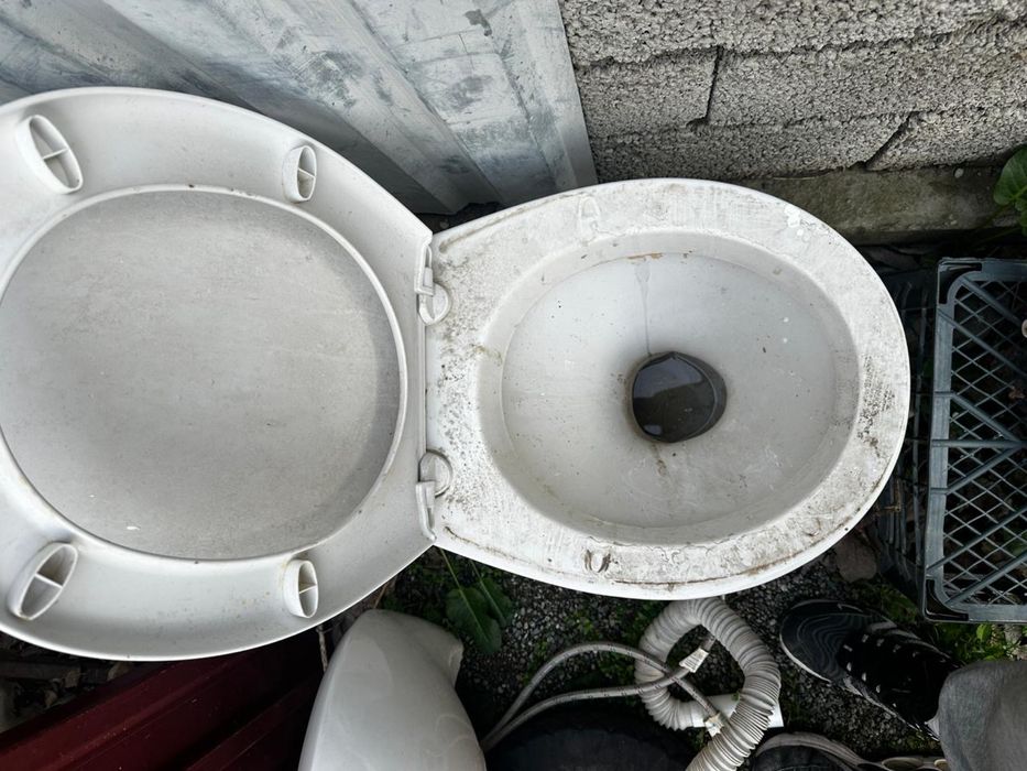 Продам унитаз и раковину