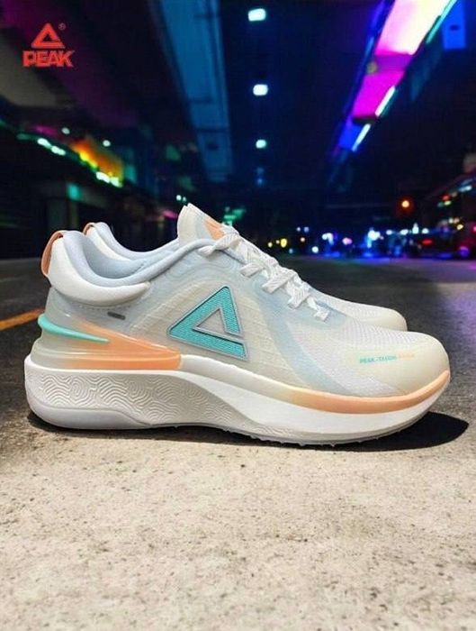 Женские беговые кроссовки peak