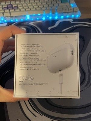 Vand Airpods Pro 2 cu Noise Cancelling Noi