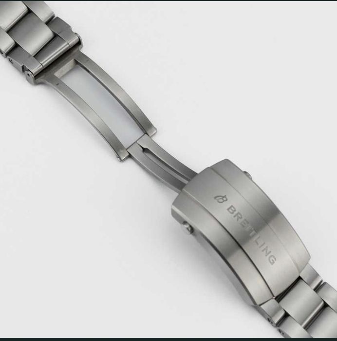 Breitling Super Avenger B01 Chronograph 46mm Titanium EB0148101C1E1